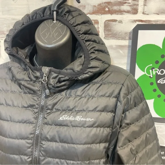 Eddie Bauer Women's small Black Puffer Coat - Picture 2 of 9